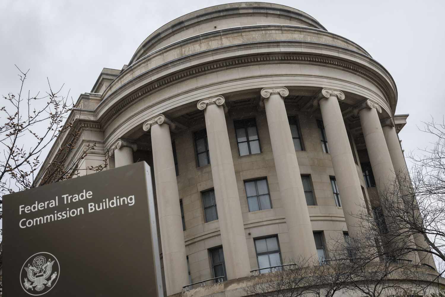 Online Bank Dave Updates Fee Structure After FTC Complaint Goes to Federal Court [Video]