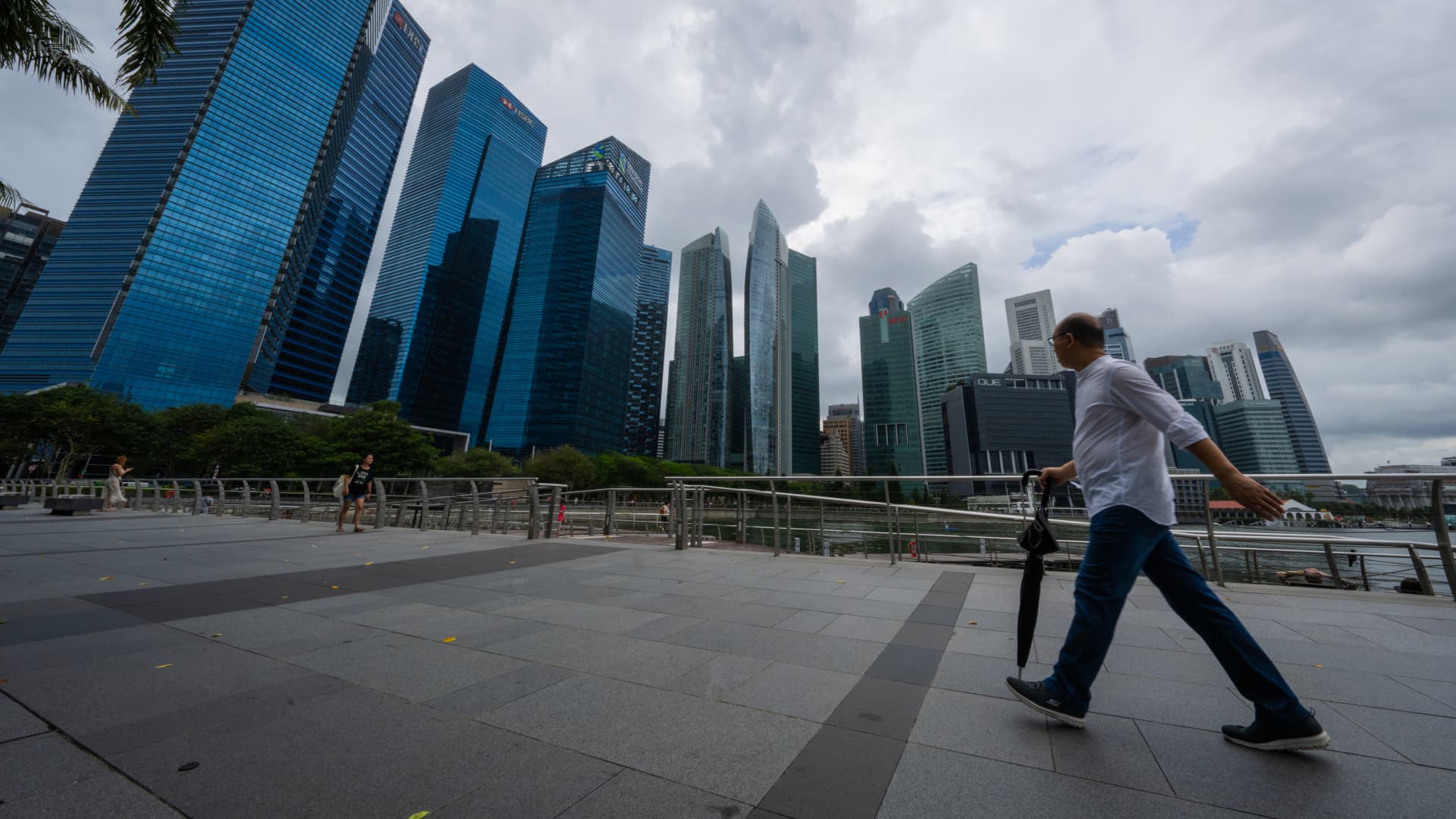 Singapore economy grew 4.0% in 2024, advance estimate shows [Video]