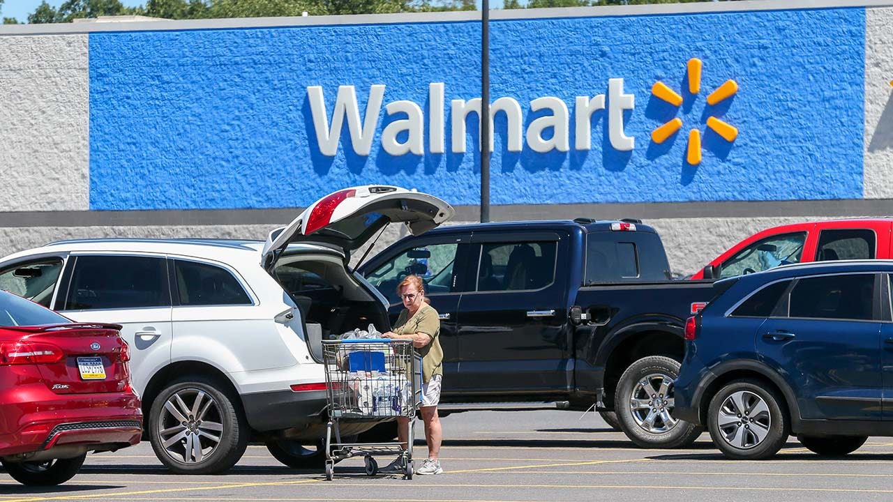 Walmart doubles down on grocery as traditional rivals sputter [Video]