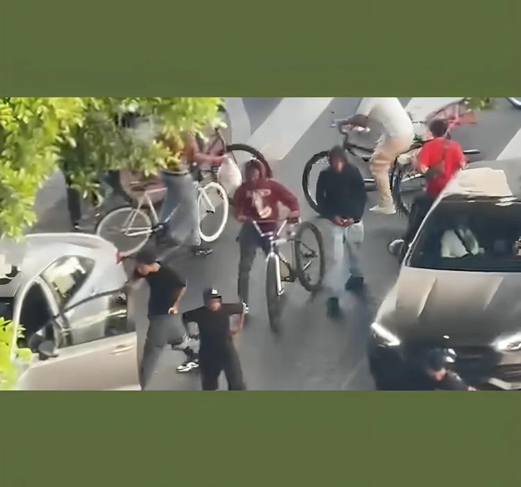 Teen Bicyclists Attack Driver in Los Angeles After Near-Miss Crash with Their Bikes [Video]