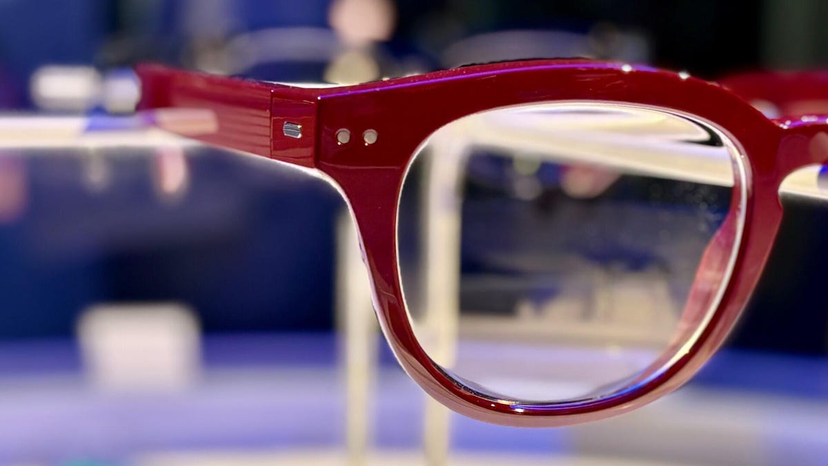 I tried smart glasses with built-in hearing aids - and they worked surprisingly well at CES [Video]