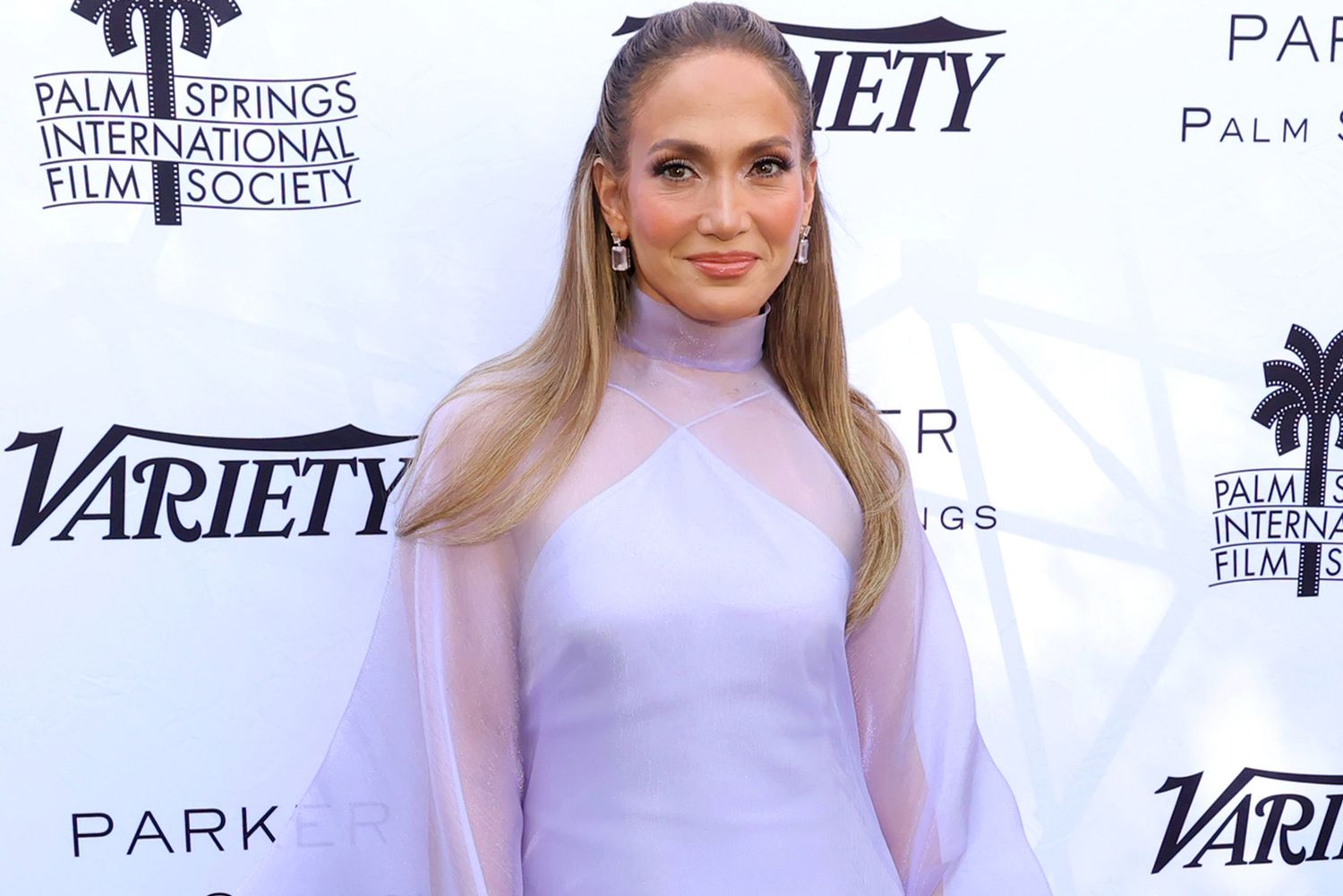 Jennifer Lopez Makes ‘Incredible’ Clothing Donation to Grass Roots Organization for L.A. Fire Relief [Video]