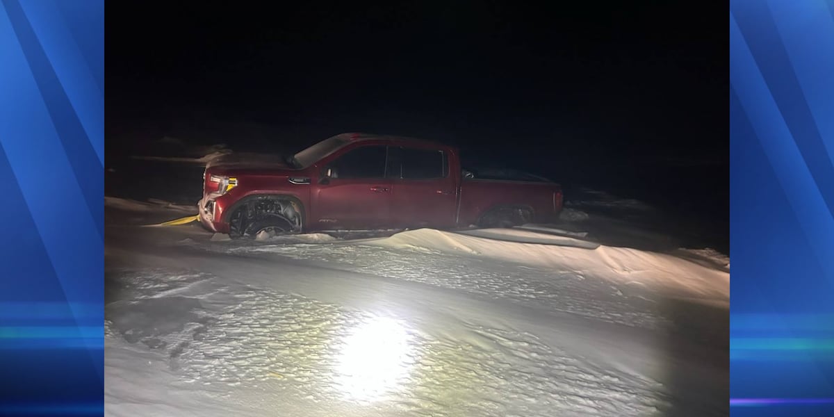 Clark Co. Sheriffs Office issues warning after vehicle breaks through ice [Video]